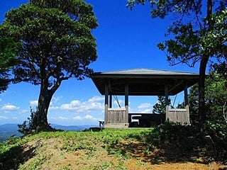 くにじ山頂上、青空がきれいでした。