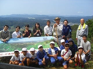 くのじ山で記念スナップ。