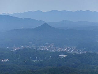 遠方に出雲北山山系が望めます。