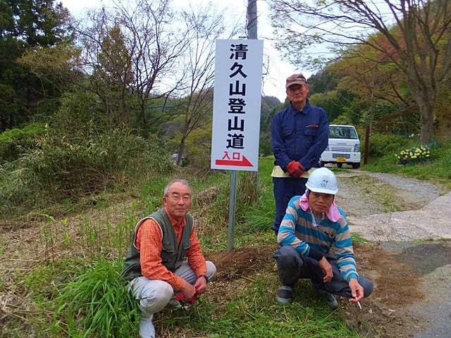 ４名で作業、１時間で終了。